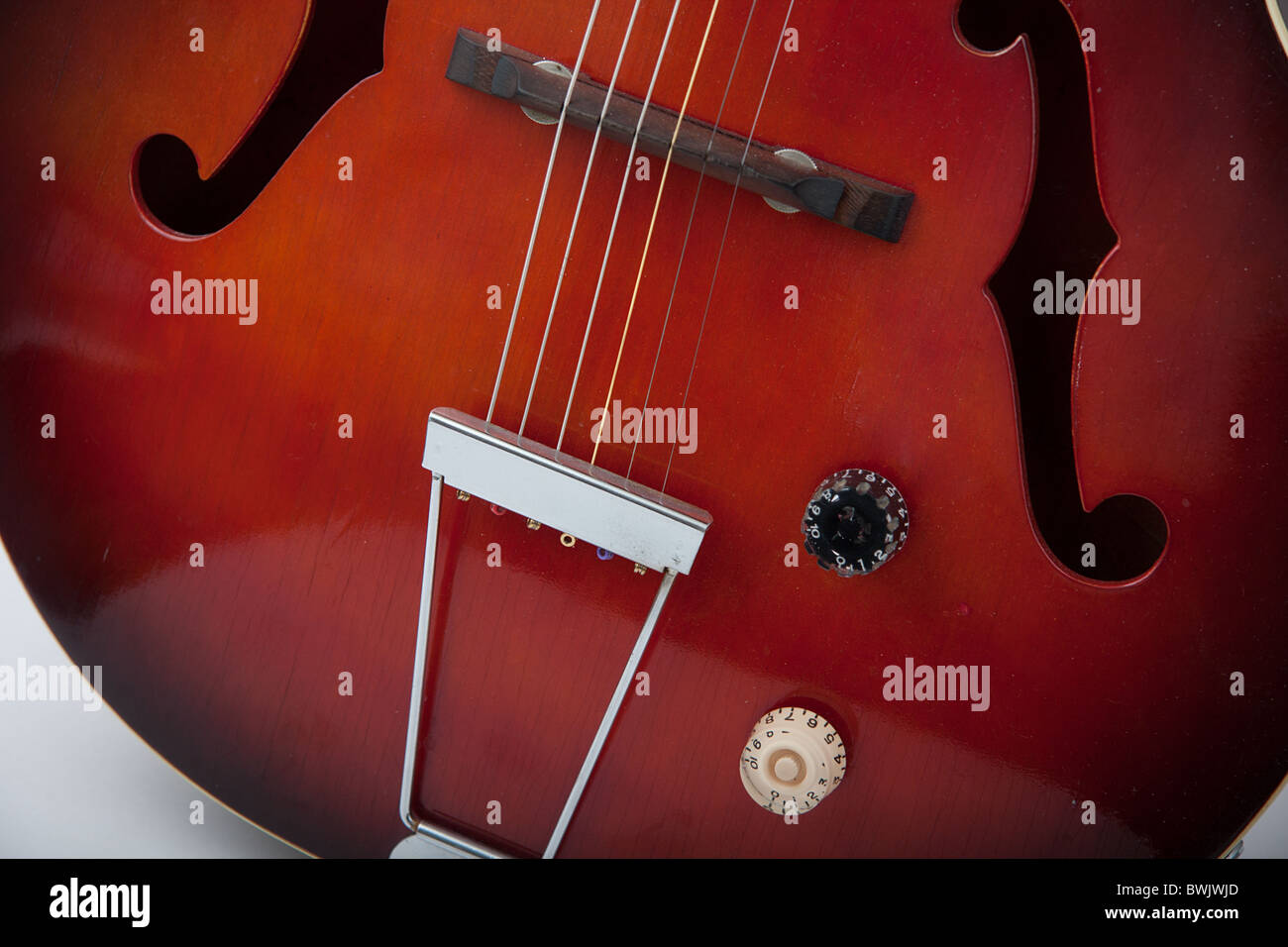 Vintage Semi-Akustik-Gitarre hautnah Stockfoto