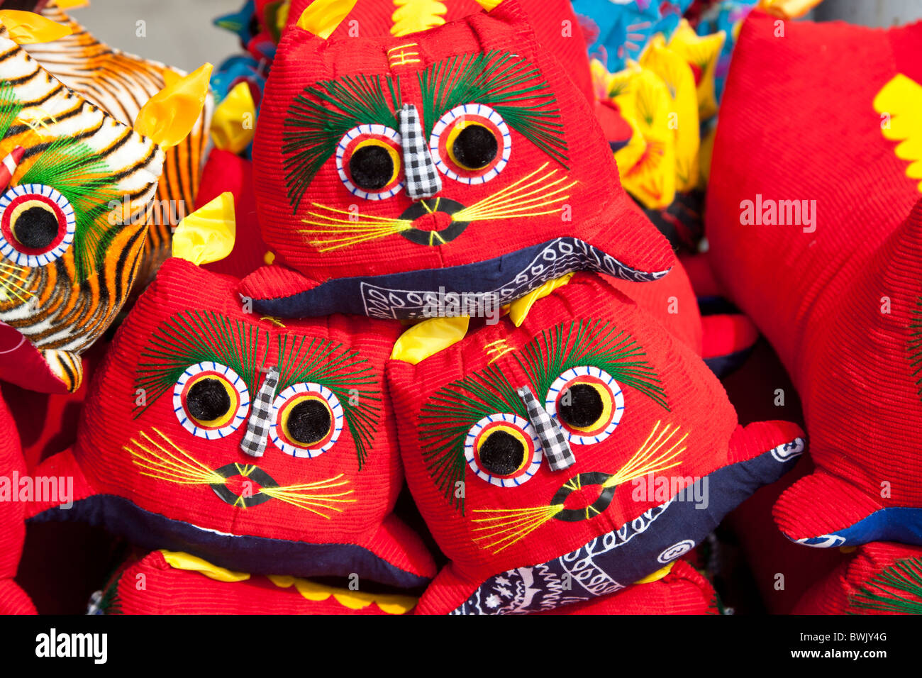 Bunte Spielsachen zum Verkauf in einem Markt, China Stockfoto