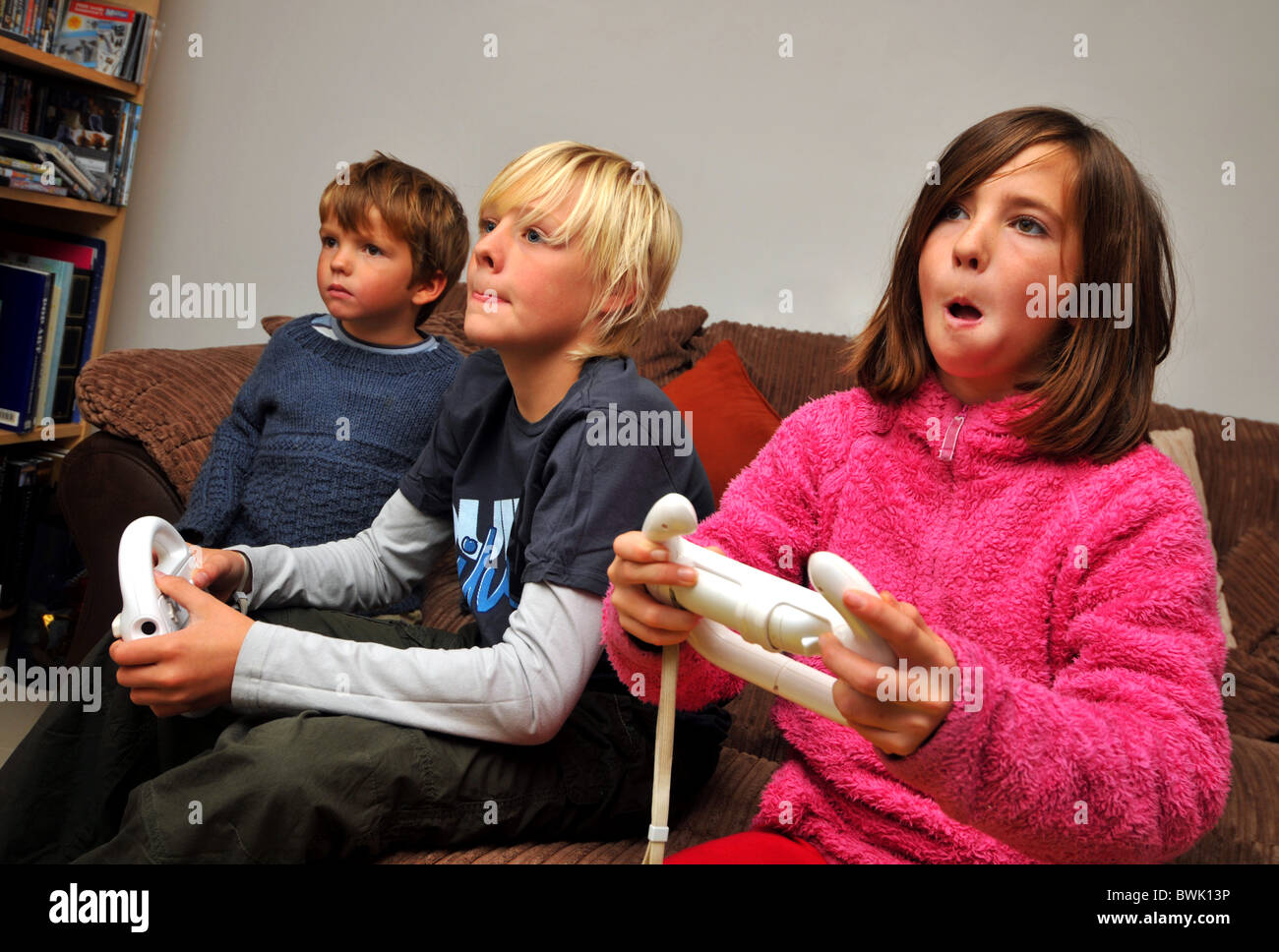 Wii, Kinder spielen auf der Wii Computerspiel Stockfoto