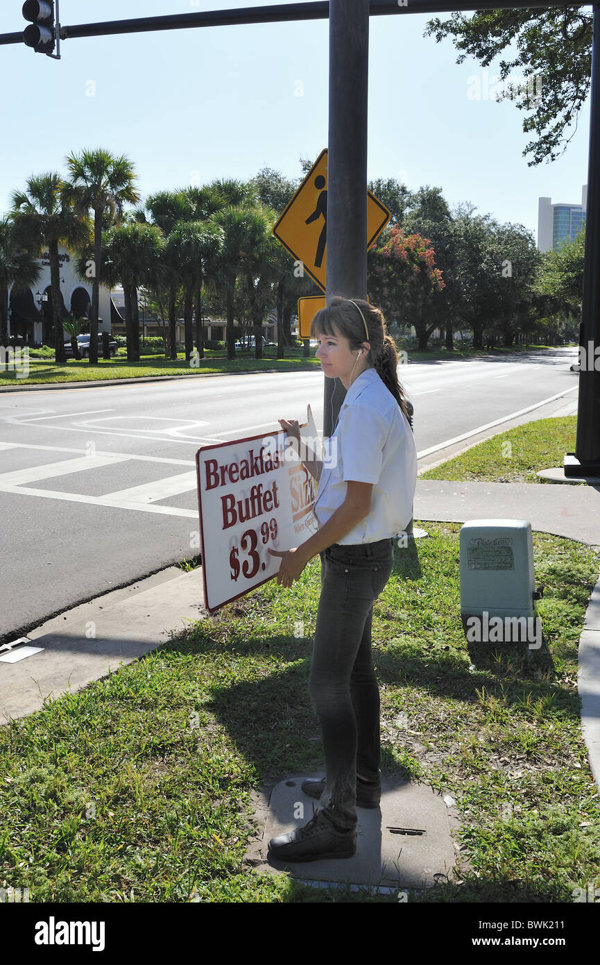 Mädchen, die Werbung Frühstücksbuffet Orlando Florida Stockfoto