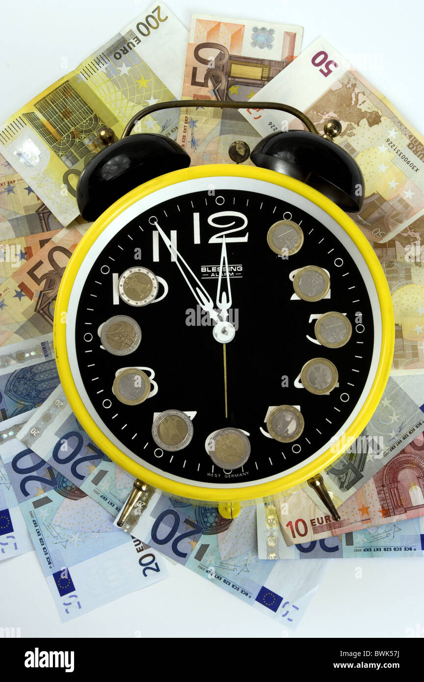 Uhr Uhr Wecker Zeit Geld teure Angelegenheit Finanzen Finanzwelt Euro Bankwechsel-banknote Stockfoto