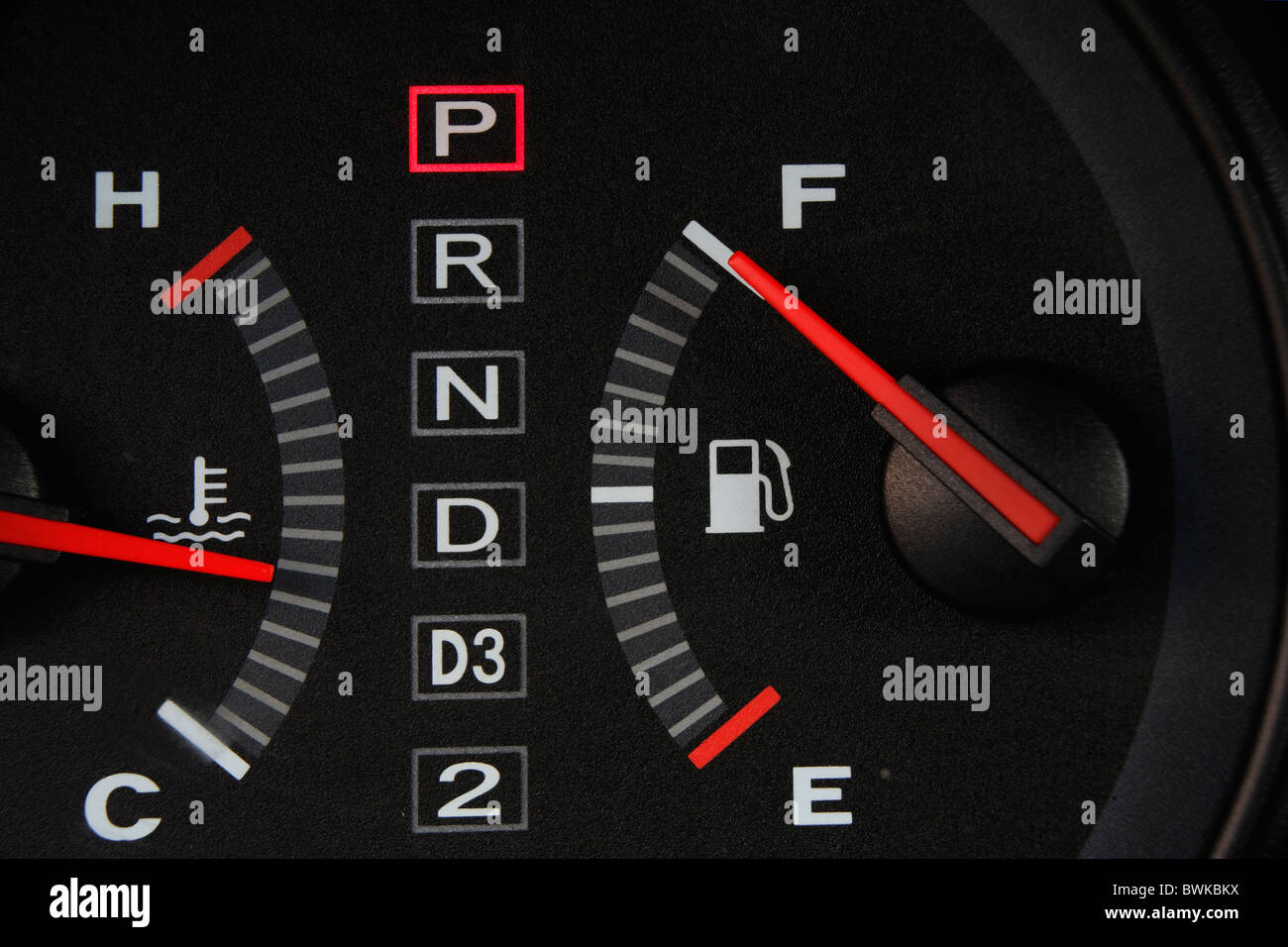 Auto KFZ PKW Auto Armaturenbrett Detail Ankündigung Benzin Benzin  Kraftstoff brennbaren Kraftstofftemperatur Stockfotografie - Alamy