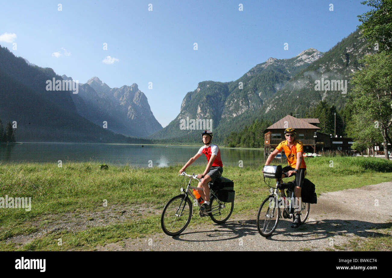 Zwei Biker Personen Radfahren Ausflüge Fahrräder Fahrräder Bike Fahrrad Rad Bike Fahrrad ein Fahrrad cyclis Stockfoto