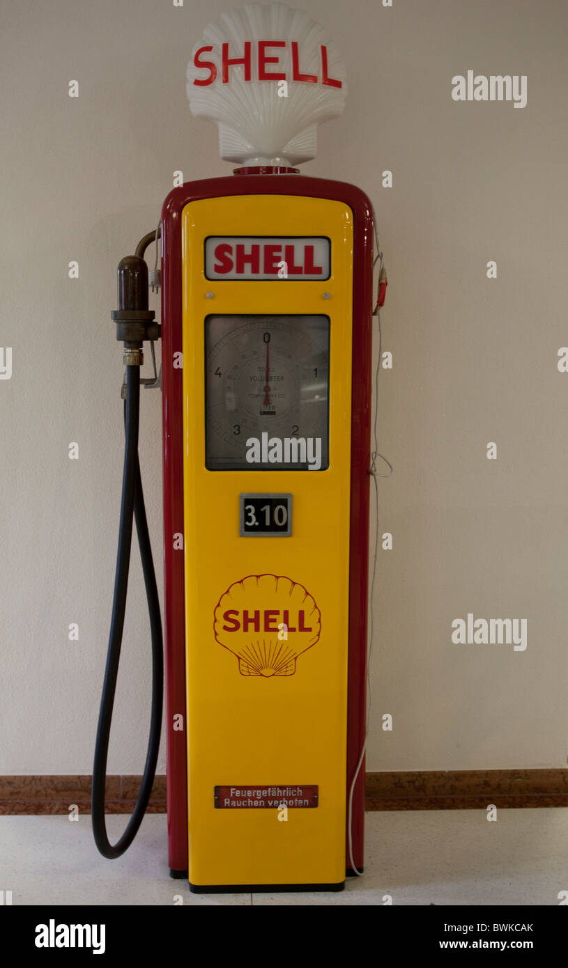Antike Shell-Zapfsäule Stockfoto