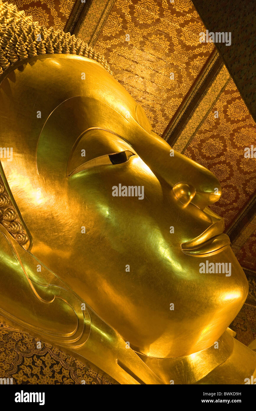 Thailand Asien Bangkok Stadt Wat Pho Reclining Buddha Golden vergoldet Buddhismus Religion Tempel innen attra Stockfoto