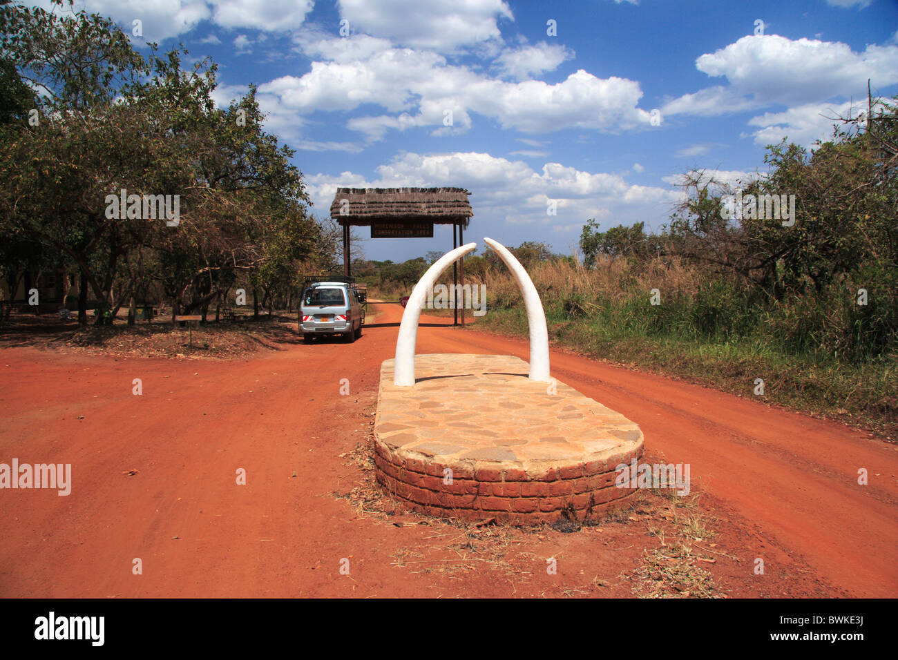 Murchison fällt Erhaltung Bereich Natur Reservat Eingang Stoßzähne reservieren Ostafrika Uganda Stockfoto