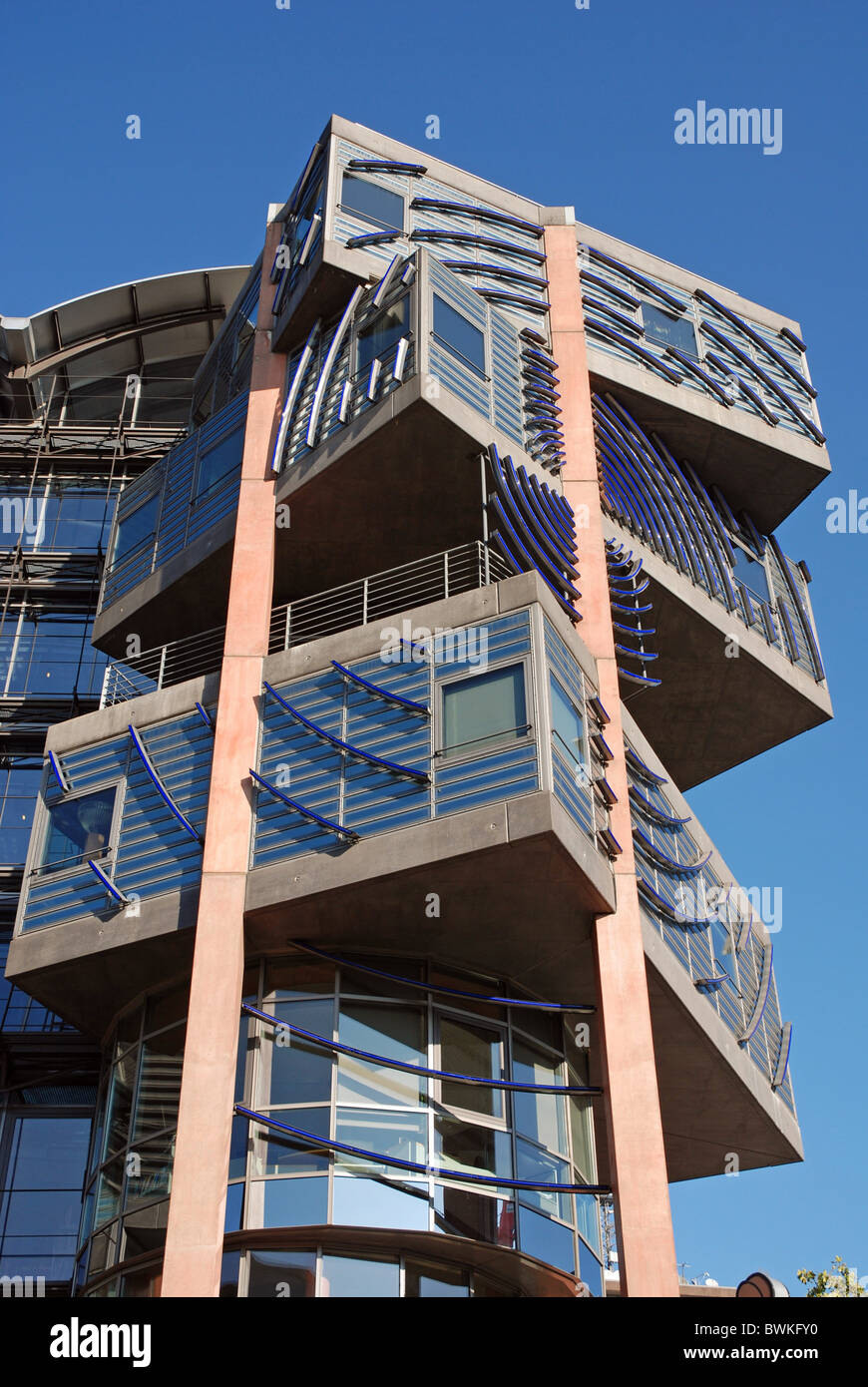 Köln Deutschland Europa WDR Arkaden Bürocontainer Architekt Gottfried Böhm Mode in einem mo Stockfoto