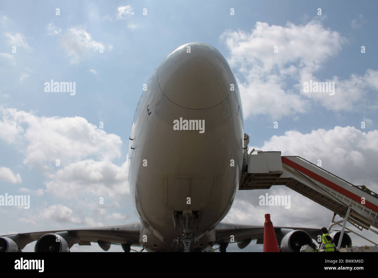 Boeing 747, auf dem Asphalt für den Abflug vorbereitet wird am internationalen Flughafen Murtala Muhammed, Lagos, Nigeria Stockfoto