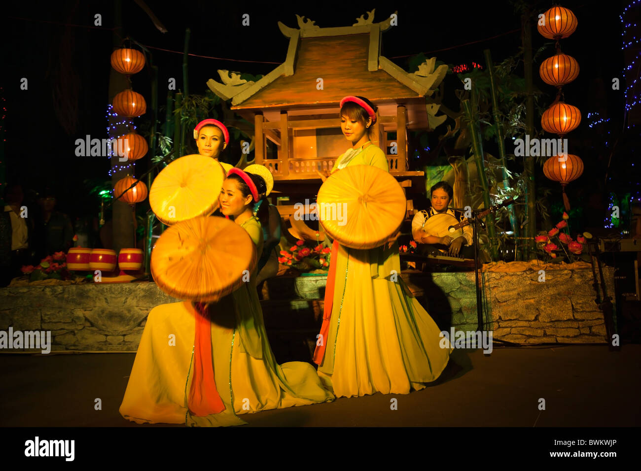 Vietnamesische Folkdancers Saigon Stockfoto