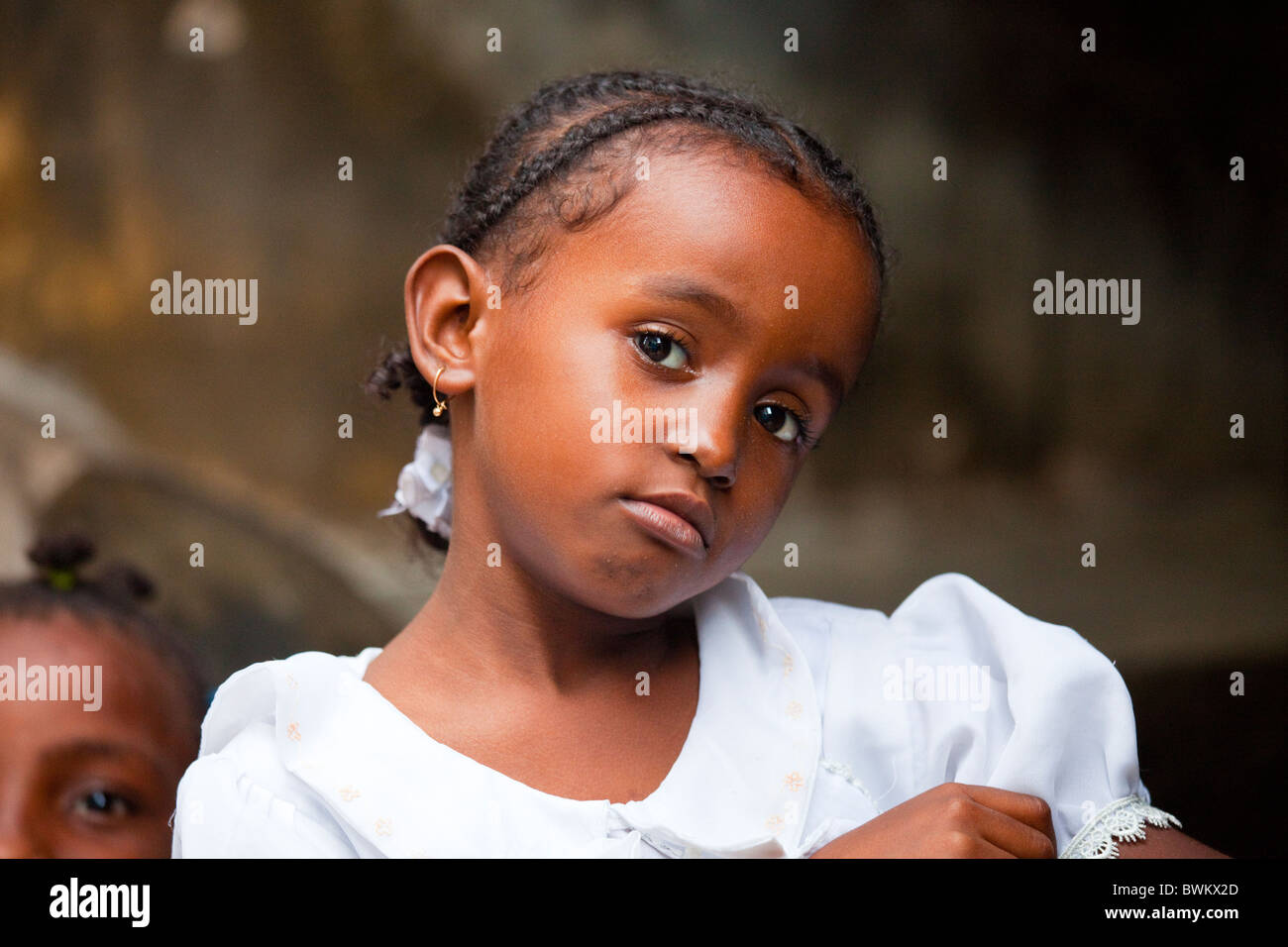 Kleines Mädchen auf der Insel Lamu, Kenia Stockfoto