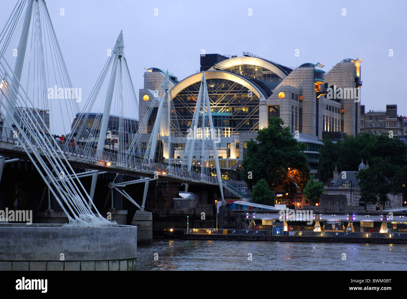Uk London Charing Cross Station Hungerford Bridge Strang