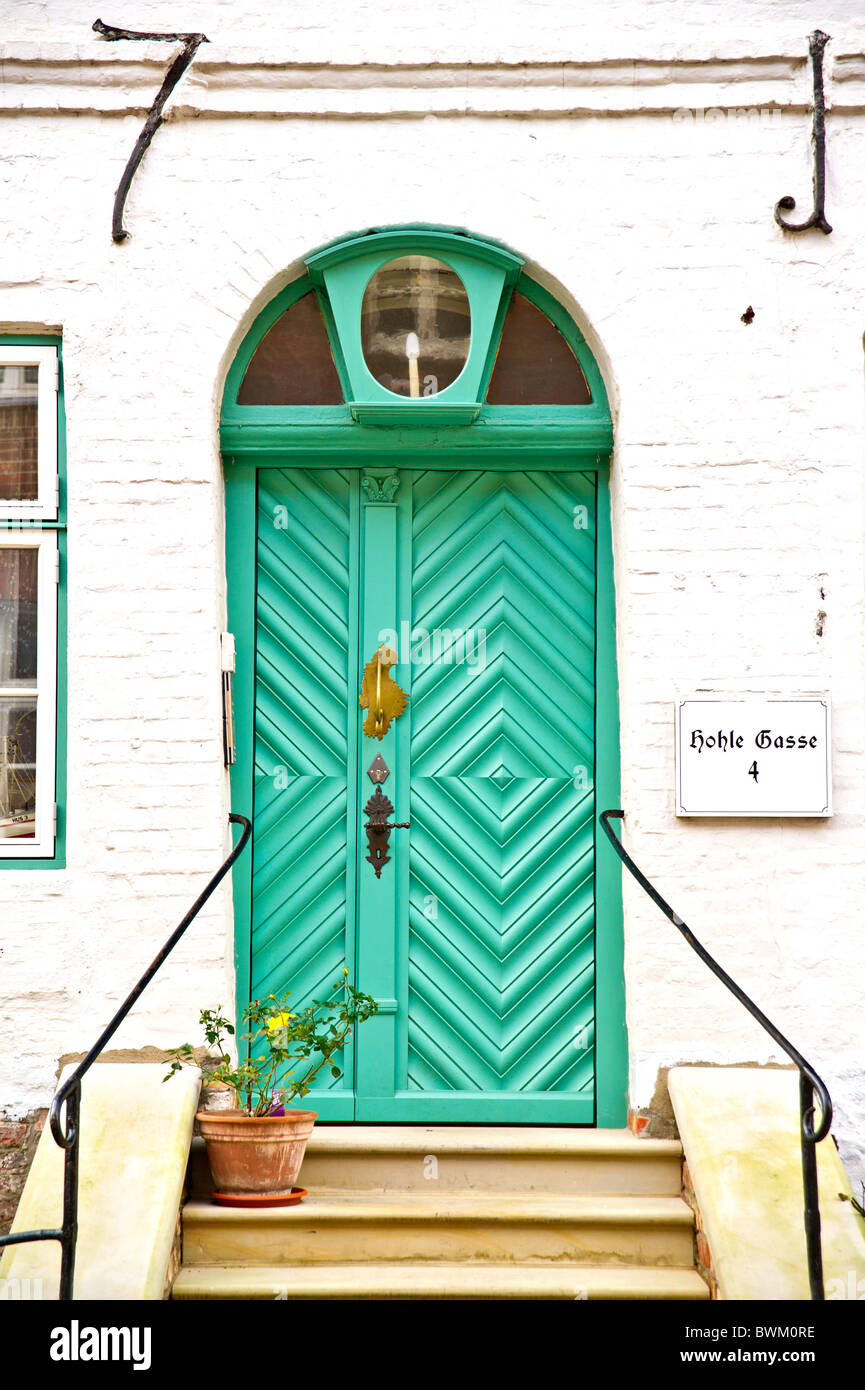 Haustür eines Hauses in Husum, Nordfriesland, Norddeutschland; Eingangstür Eines Malgrat in Husum Stockfoto