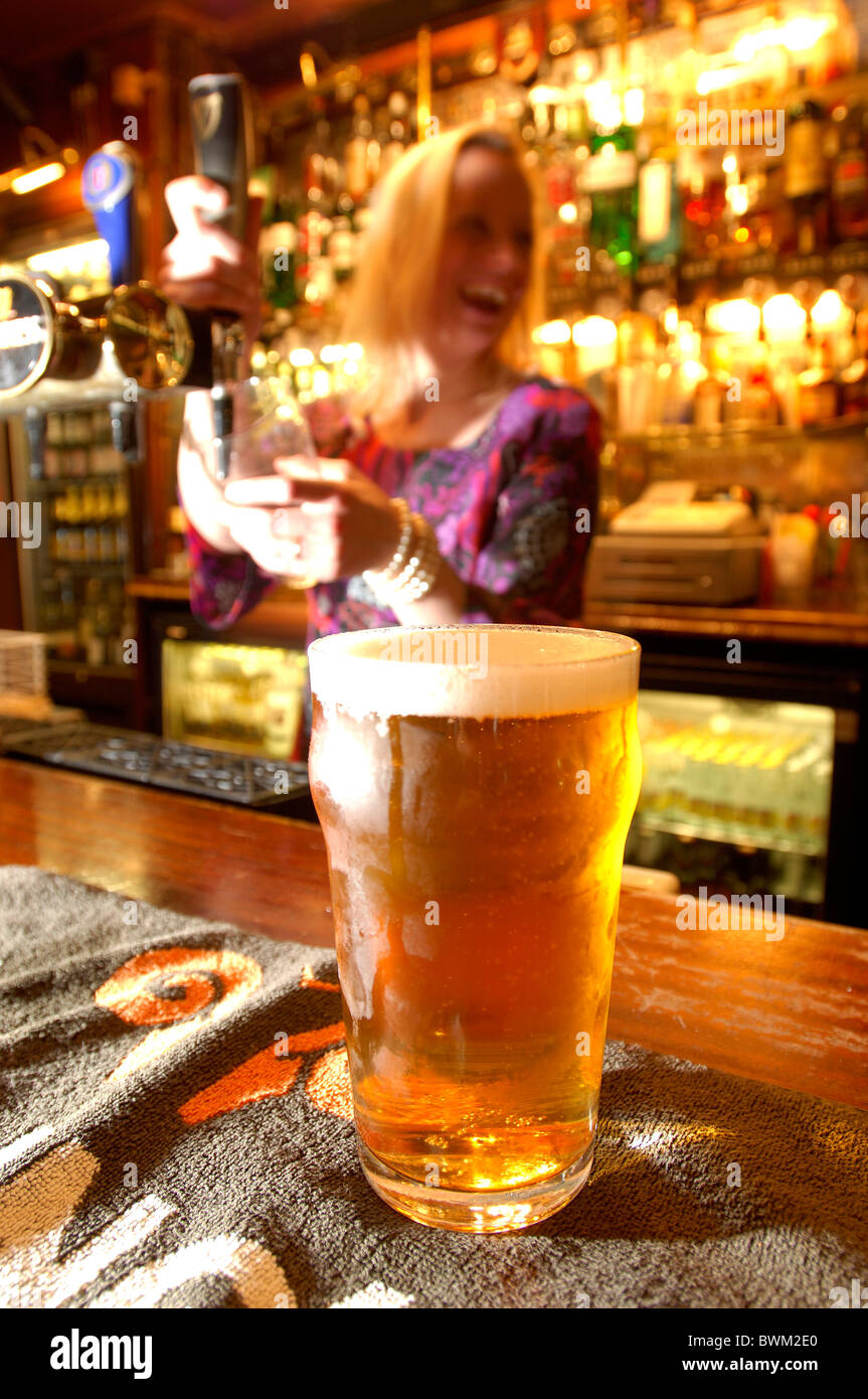 UK London Lamm Flagge Pub Rose Street Covent Garden Großbritannien Vereinigtes Königreich England Europa Indoor Stockfoto