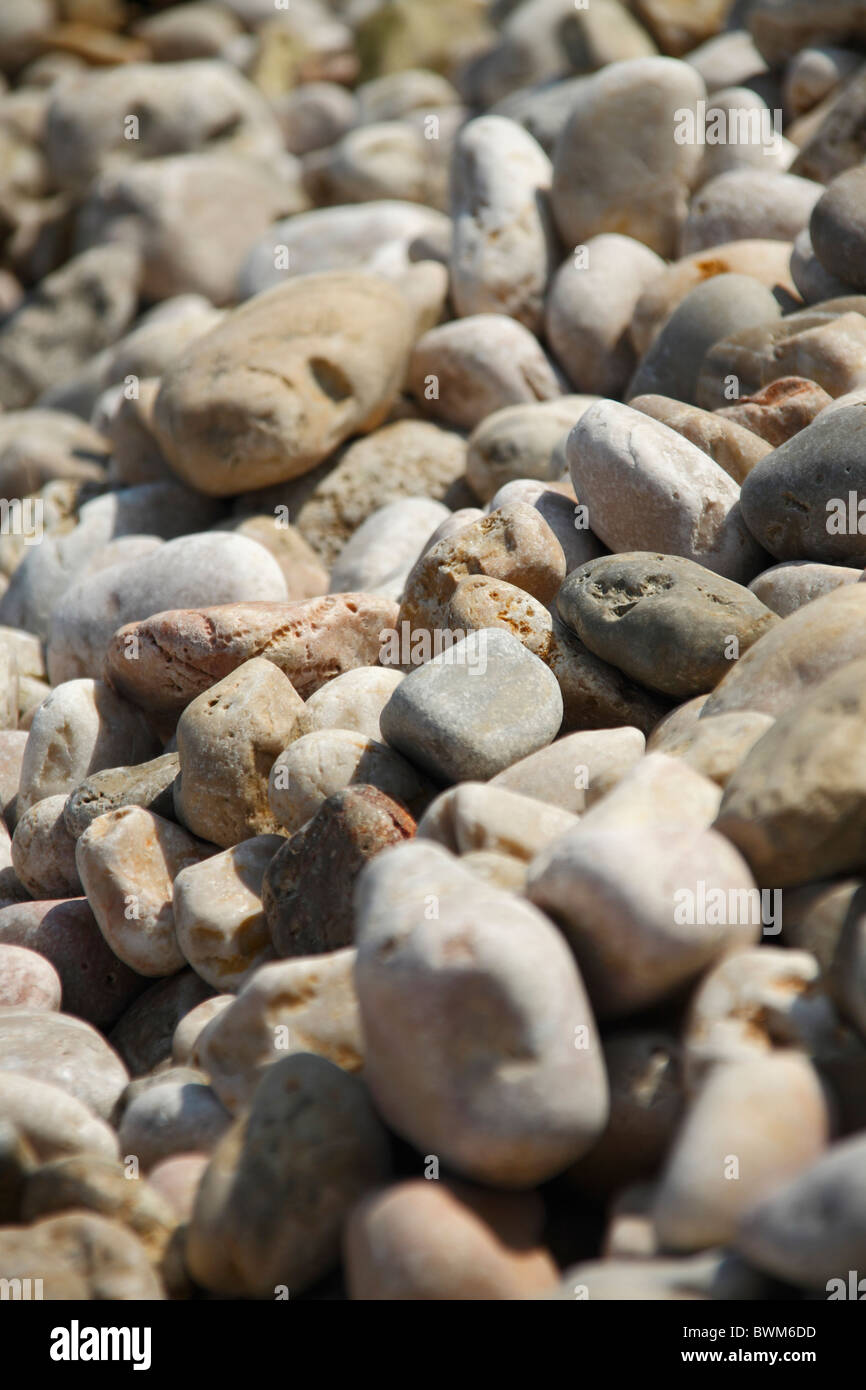 Kieselsteine am Strand in Beli Dorf auf der Insel Cres, Kroatien Stockfoto
