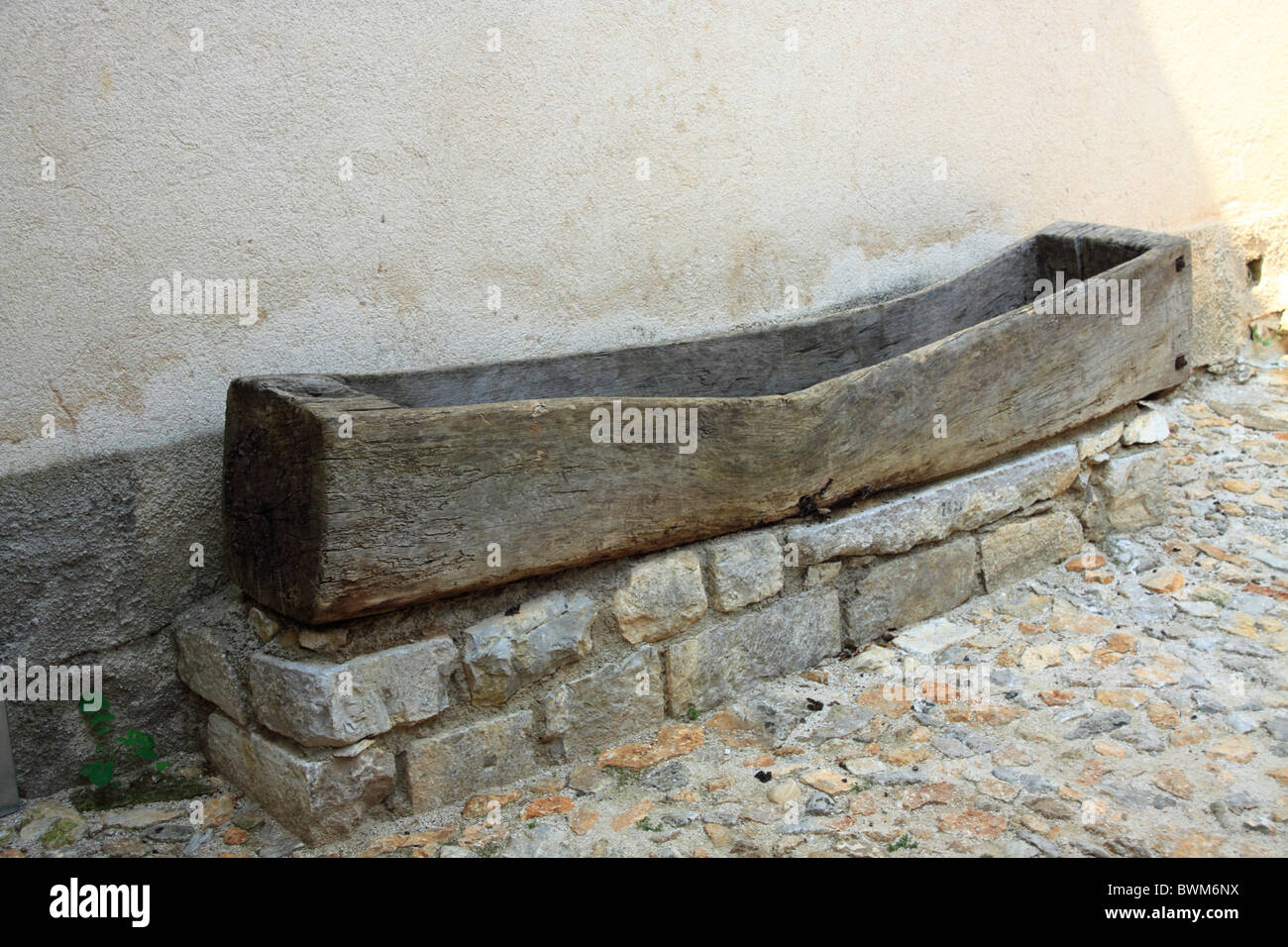Antike Badewanne in Beli Dorf auf der Insel Cres, Kroatien Stockfoto