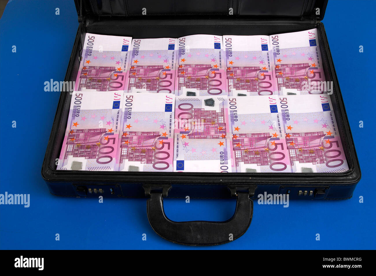 Euro Euro Banknoten Rechnungen Banknoten Geldscheine kennzeichnet Hinweise,  dass Währung EU Europa Finanzen Koffer Mo Stockfotografie - Alamy