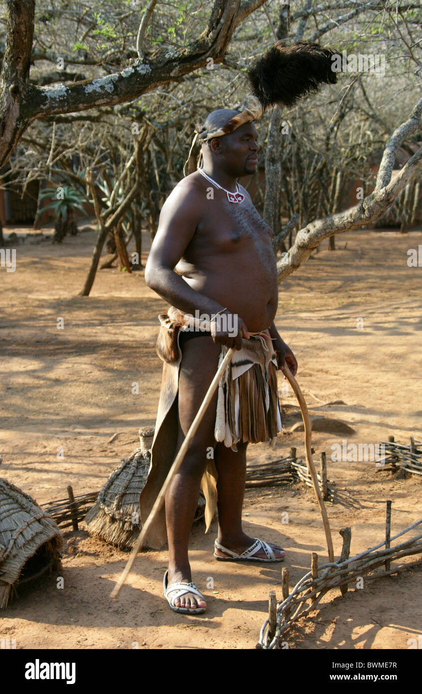 Zulu Mann, Shakaland Zulu-Dorf, Nkwalini Tal, Kwazulu Natal, Südafrika. Stockfoto