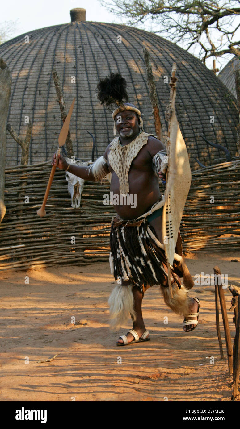 Zulu Mann, Shakaland Zulu-Dorf, Nkwalini Tal, Kwazulu Natal, Südafrika. Stockfoto