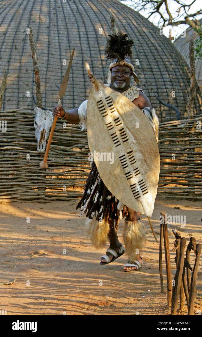 Zulu Mann, Shakaland Zulu-Dorf, Nkwalini Tal, Kwazulu Natal, Südafrika. Stockfoto