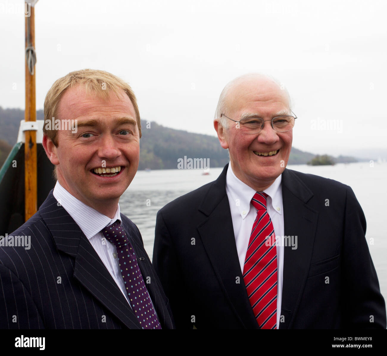 Tim Farron Präsident der liberalen Demokraten & MP für Westmorland & Lonsdale Ming Campbell im Wahlkampf 2010 Stockfoto