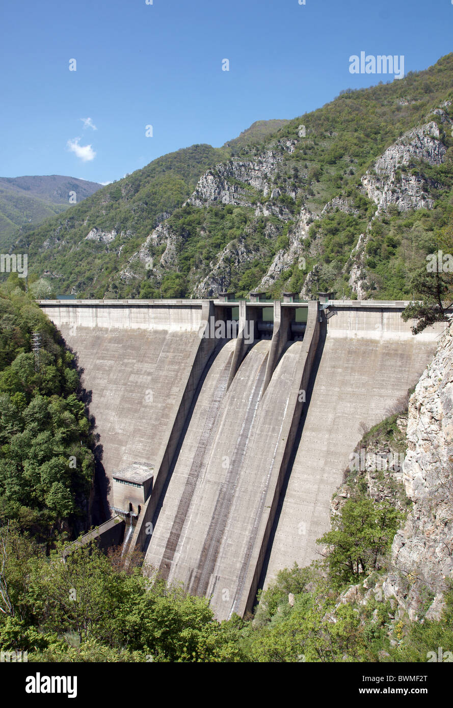 Hydroelektrischer Ausrüstung - Beton-Staumauer Stockfoto