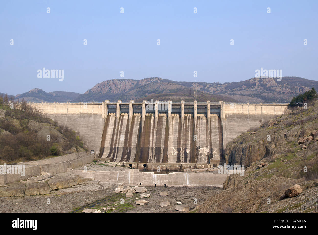 Wasserkraftwerk Beton Wand Stockfoto