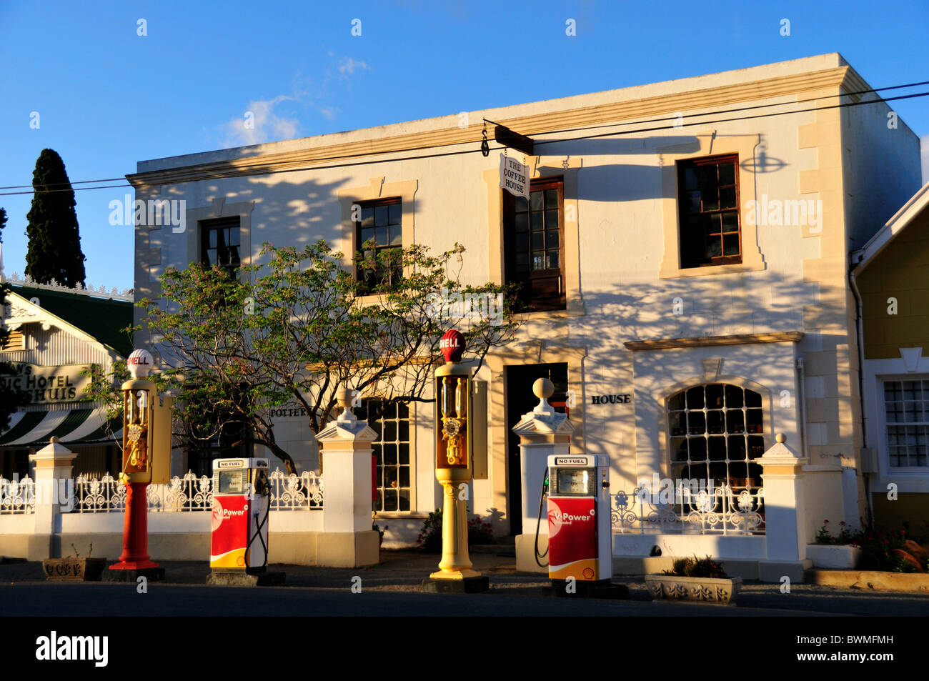 Tankstelle auf der Straße von Matjiesfontein, Südafrika. Stockfoto