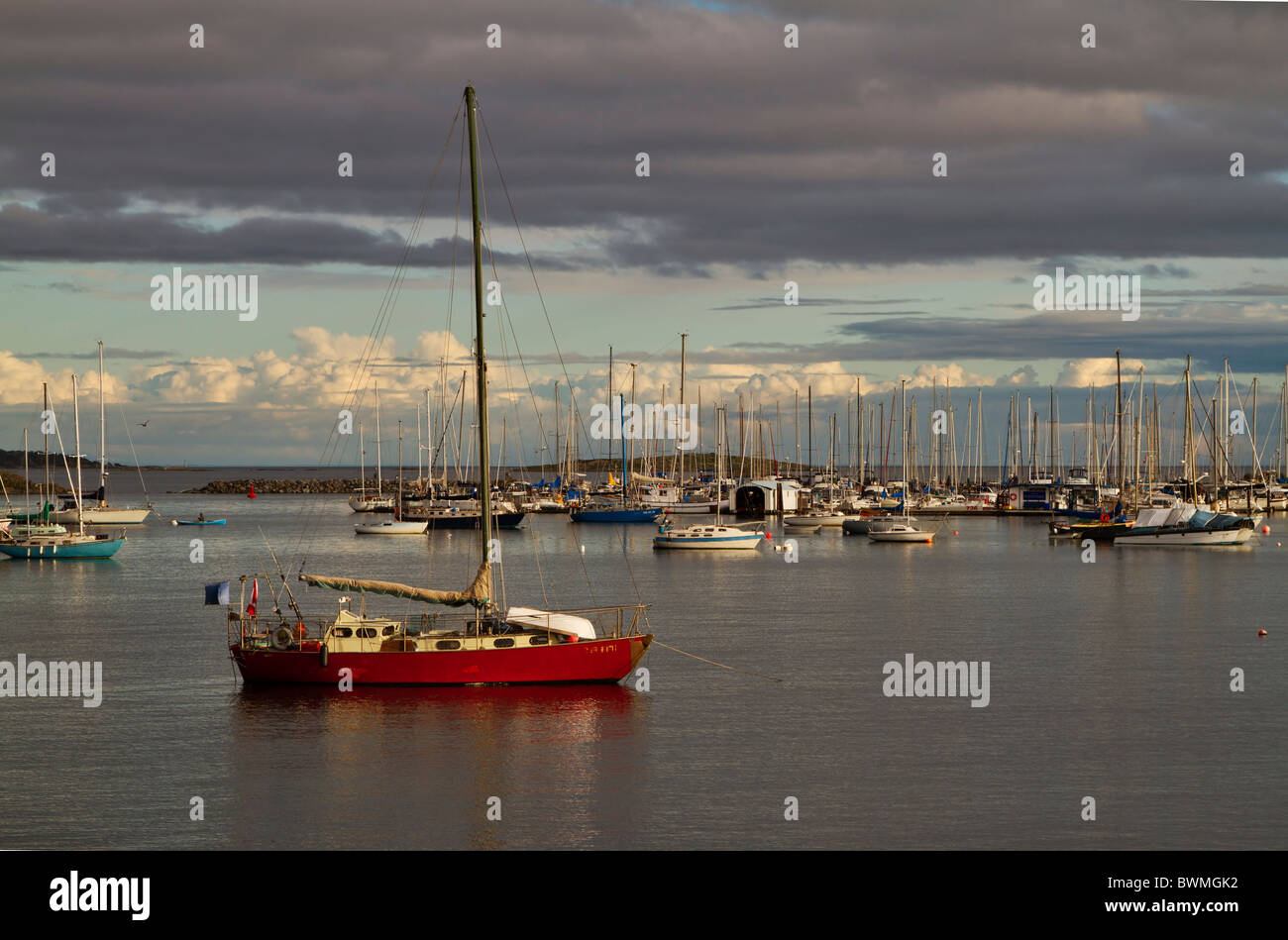 Verankerte Segelboote in Oak Bay, Victoria, Britisch-Kolumbien, Kanada Stockfoto