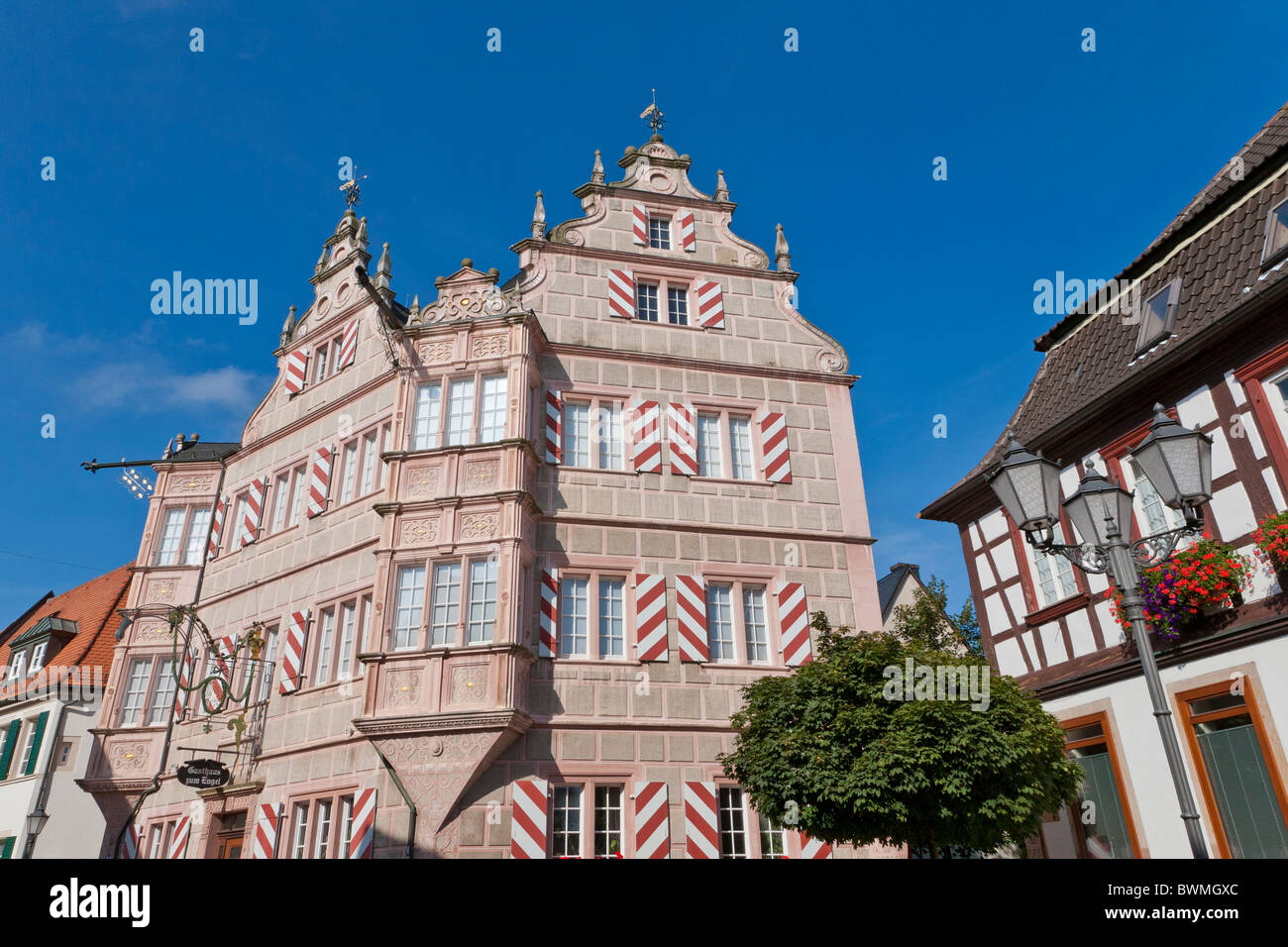 GASTHAUS ZUM ENGEL RESTAURANT, RENAISSANCE-GEBÄUDE AUS DEM JAHRE 1556, BAD BERGZABERN, RHEINLAND-PFALZ, DEUTSCHLAND Stockfoto