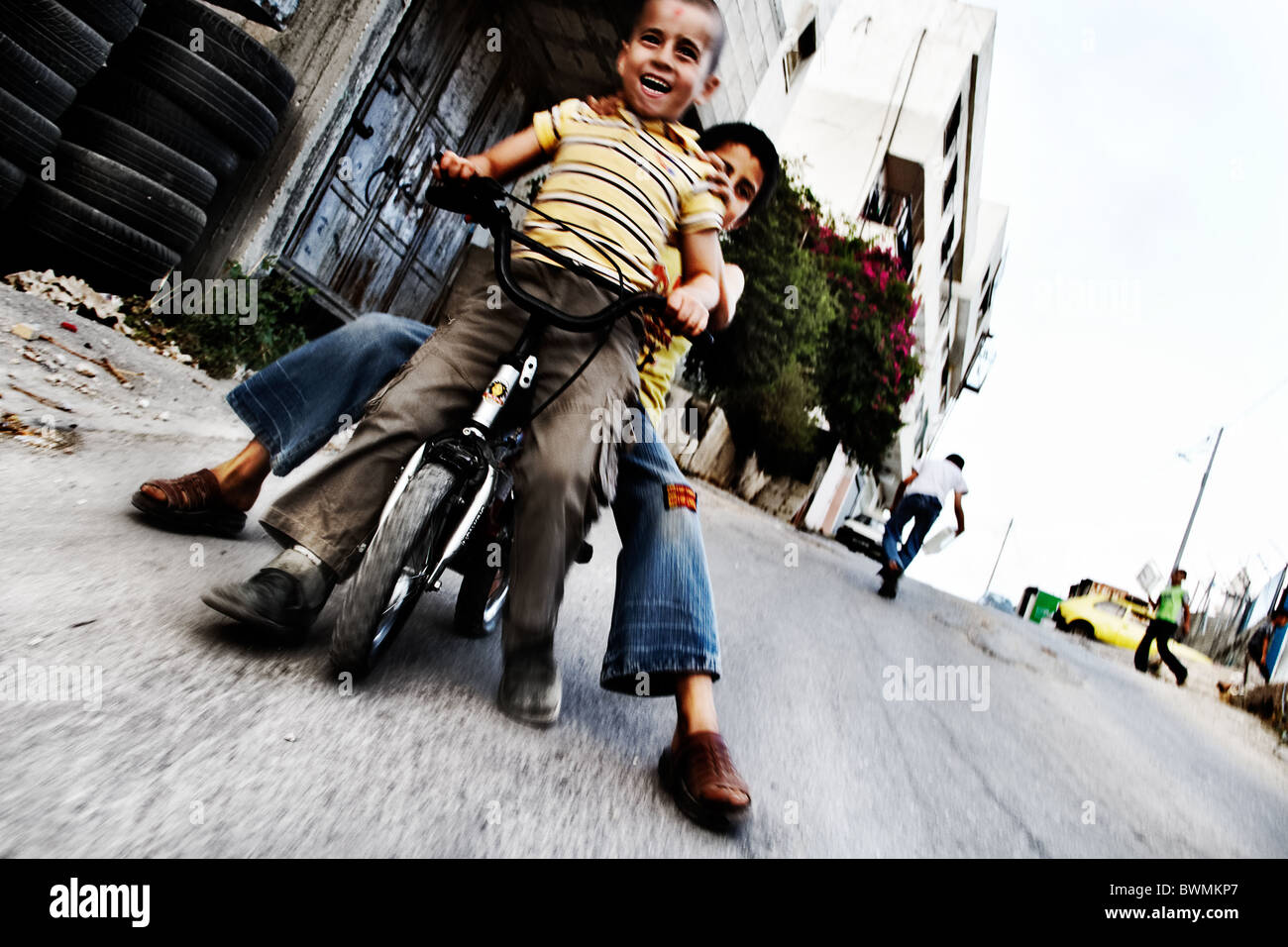 Palästinensische Kinder in Jenine verlassen Stockfoto