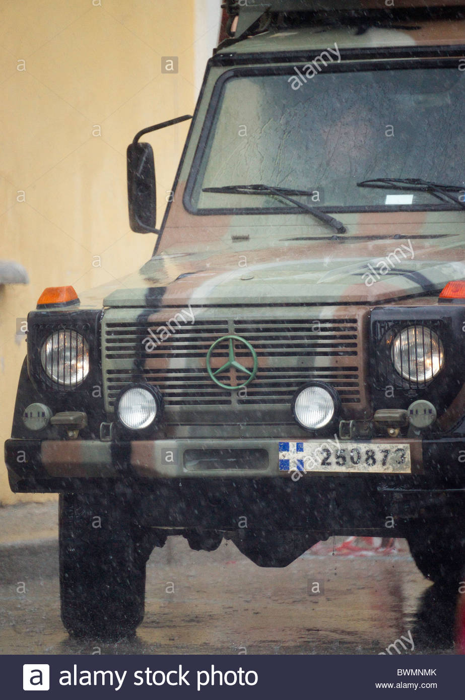 Griechischen Militar Lkw Mit Defekten Scheibenwischer An Einem Regnerischen Griechenland Mercedes G Klasse Gelandewagen Stockfotografie Alamy
