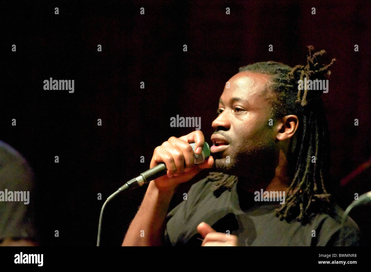 Napoleon Maddox erklingt in der Turner Sims Concert Hall in Southampton, England. Stockfoto