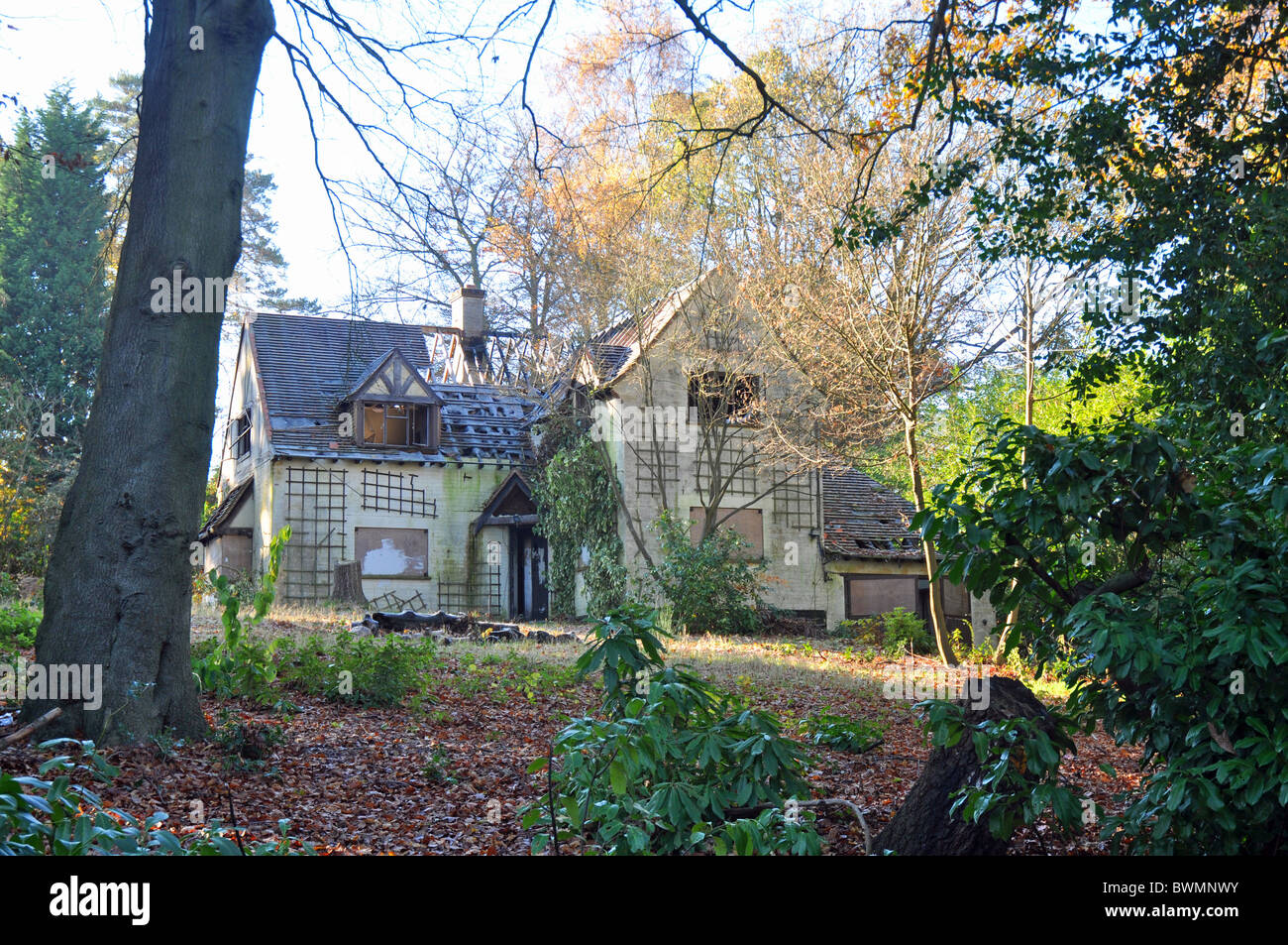 Ascot, Berkshire, England: verfallenes Haus wartet für den Wiederaufbau Stockfoto