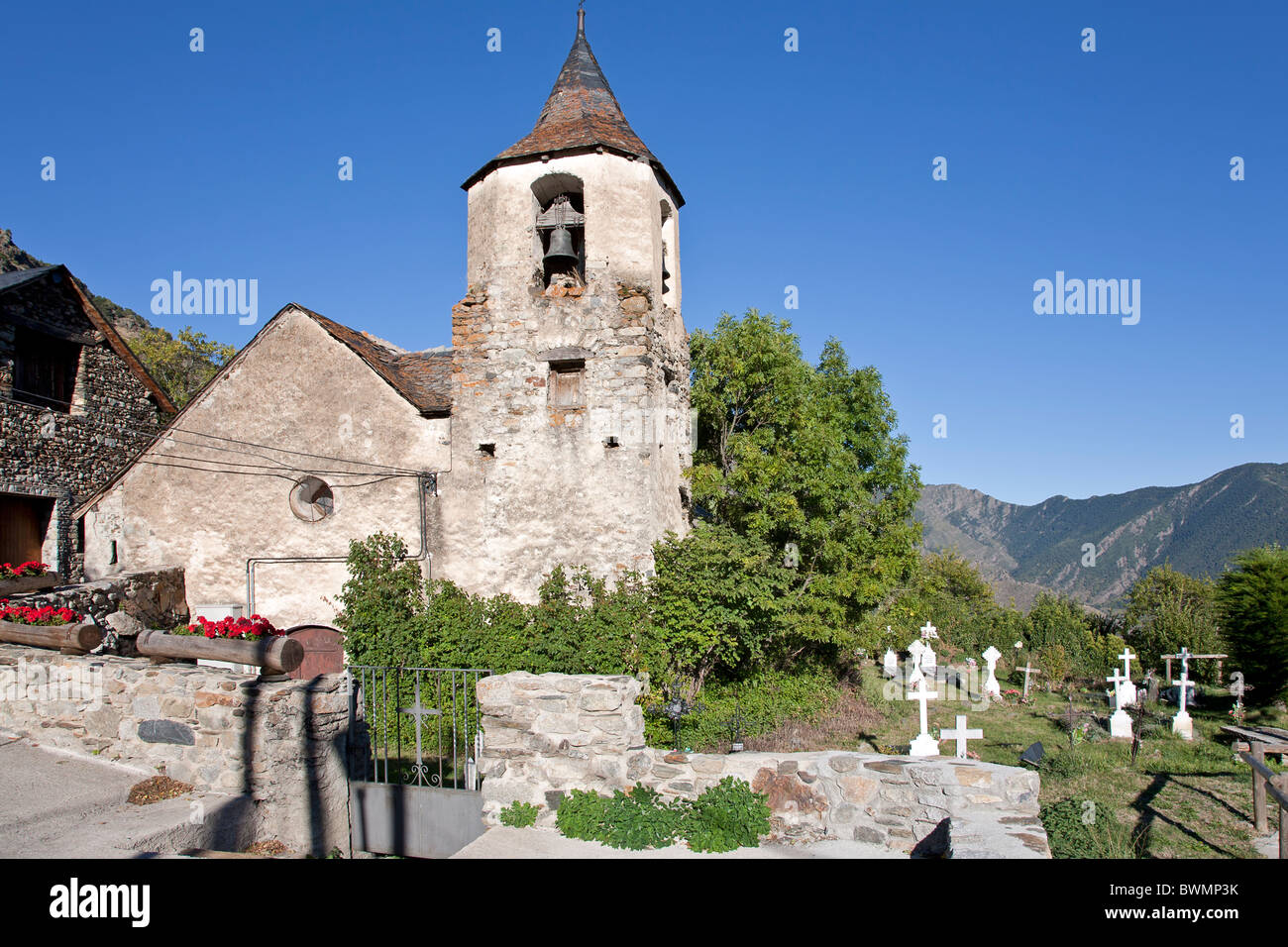 Estaís Kirche und Friedhof. Pallars Sobira. Catalunya. Spanien Stockfoto