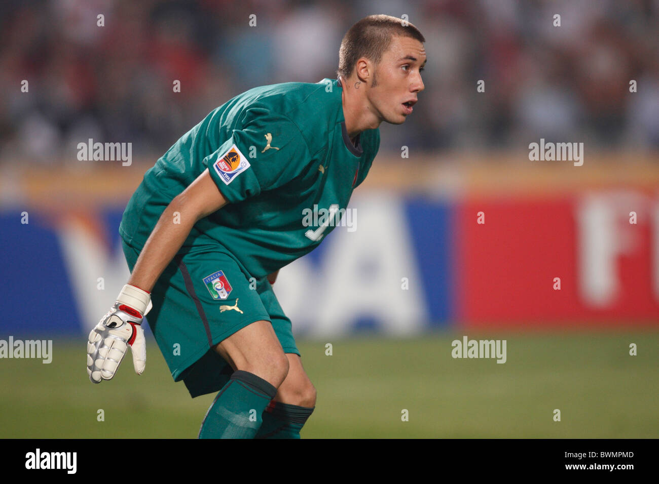 Italien-Torhüter Vincenzo Fiorillo in Aktion während des Spiels gegen Ägypten FIFA U-20 World Cup Gruppe A 1. Oktober 2009 Stockfoto