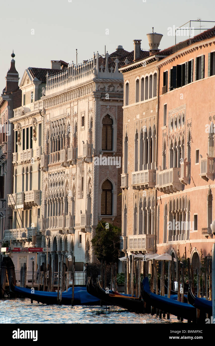 Fassade des Palazzo Renaissancekirche Oro in der Mitte am Canal Grande, Venedig 2010 Stockfoto
