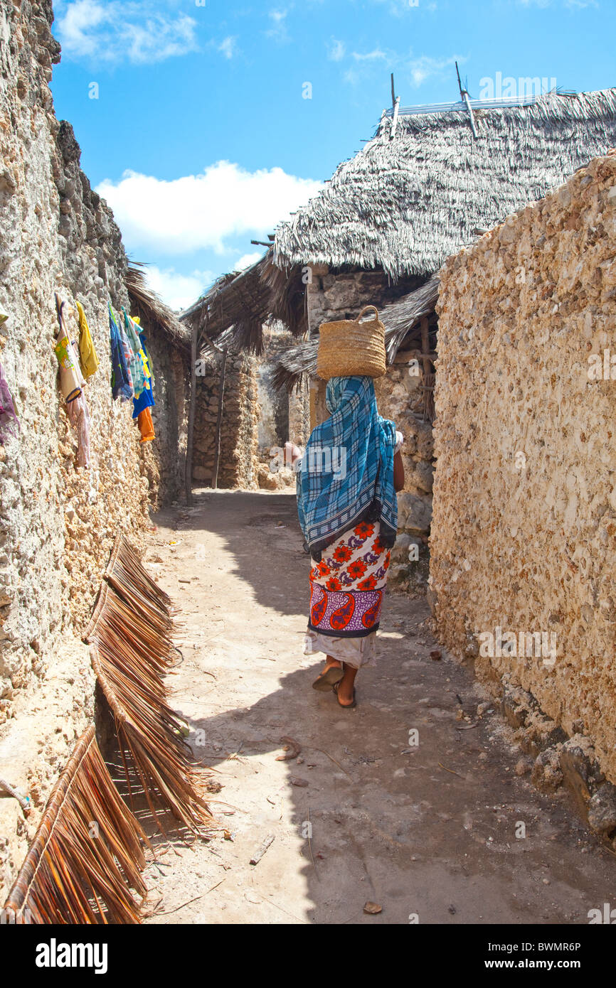 Enge Gasse, Pate Stadt, Insel Pate in der Nähe von Insel Lamu, Kenia Stockfoto