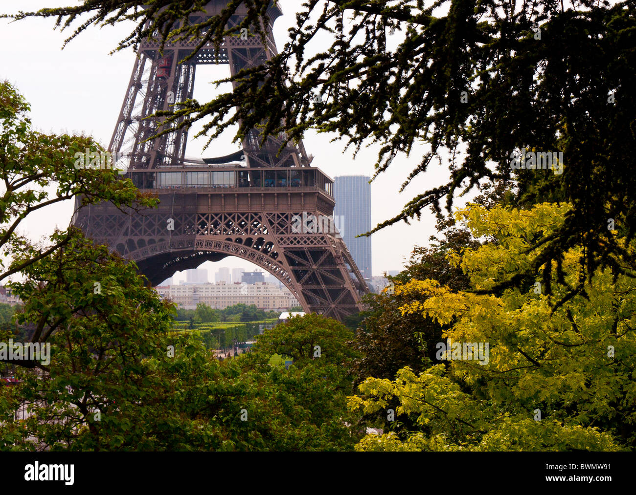 Teil der Eiffelturm Tour gesehen vom Jardin du Trocadéro Stockfoto