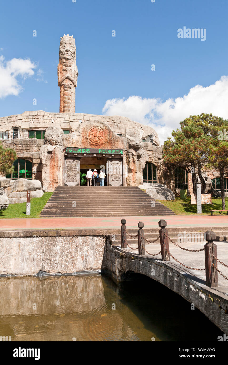 Eingang zur Seilbahnstation auf Basis von Yulong Xue Shan Berg, Lijiang, Yunnan Provinz, China Stockfoto