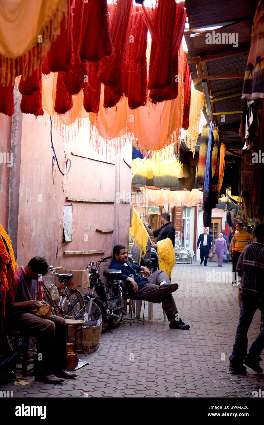 Markt Marrakesch Marokko rot Street Textil Stockfoto