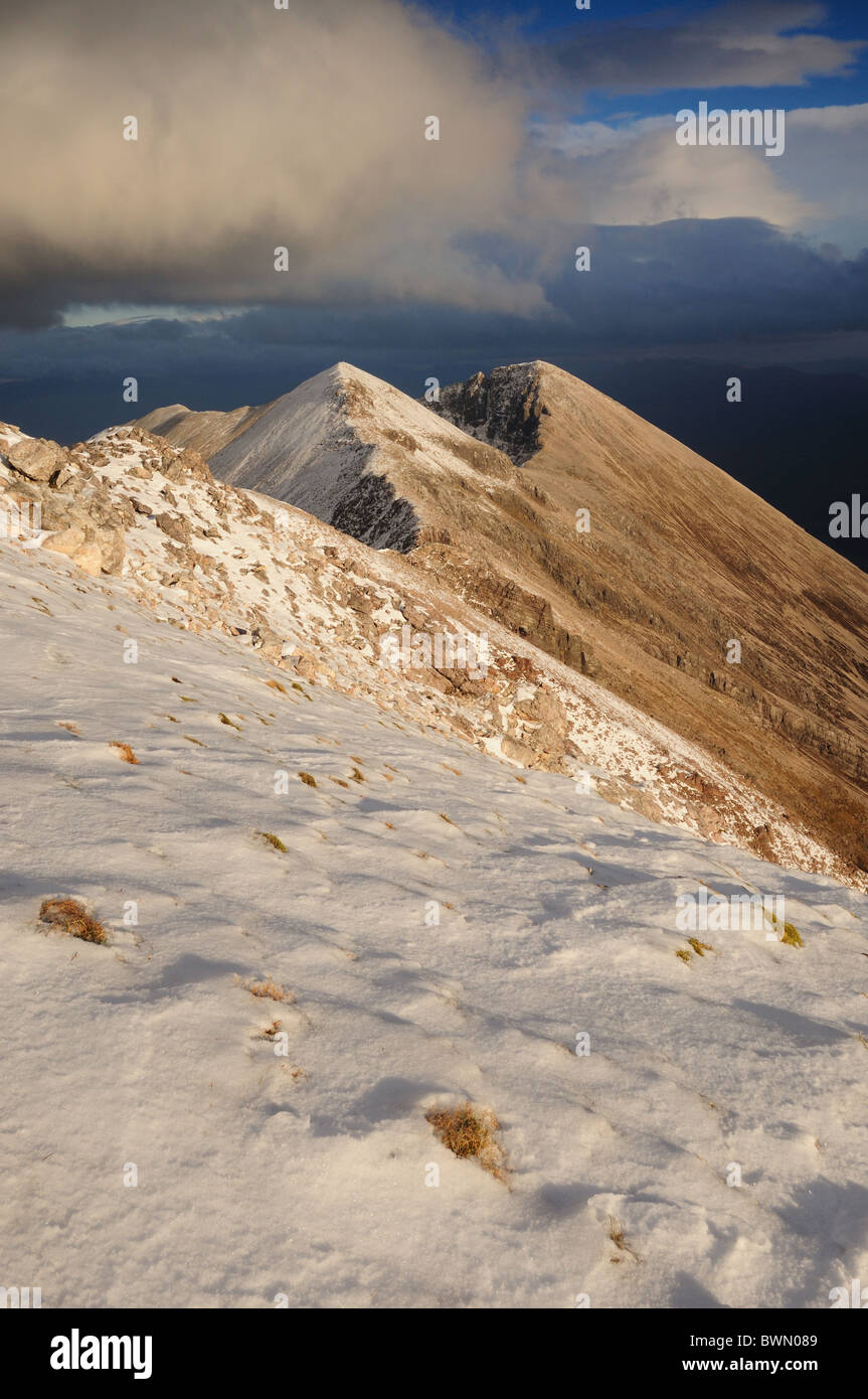 Beinn Eighe Gipfelgrat im Winter. Die Aussicht vom Spidean Coire Nan Clach Sgurr Verbot und Sgurr Nan Fhir Duibhe, Torridon Stockfoto