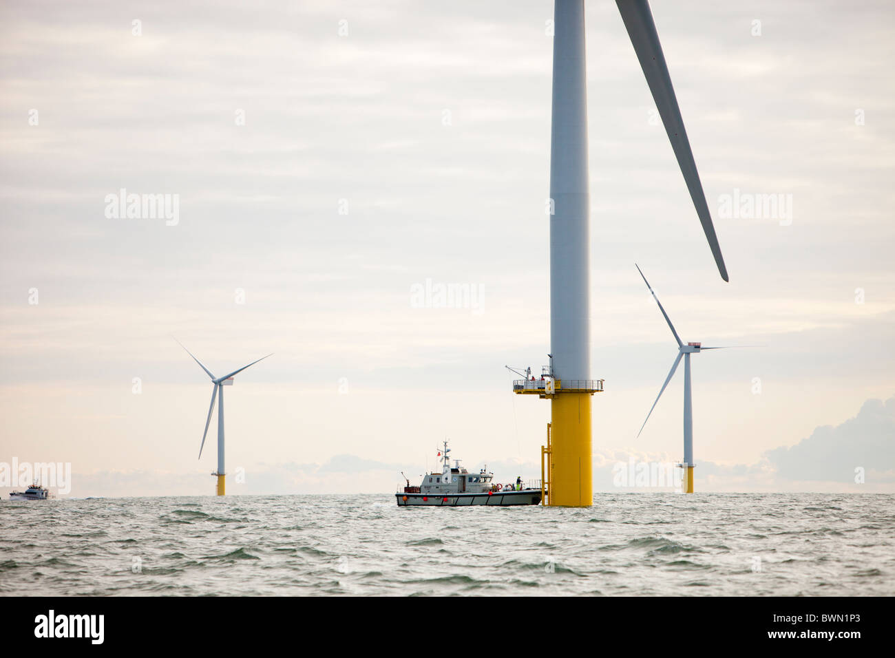 Arbeiten zur Installation des Walney 1 Offshore-Windparks vor Barrow in Furness, Cumbria, UK. Stockfoto