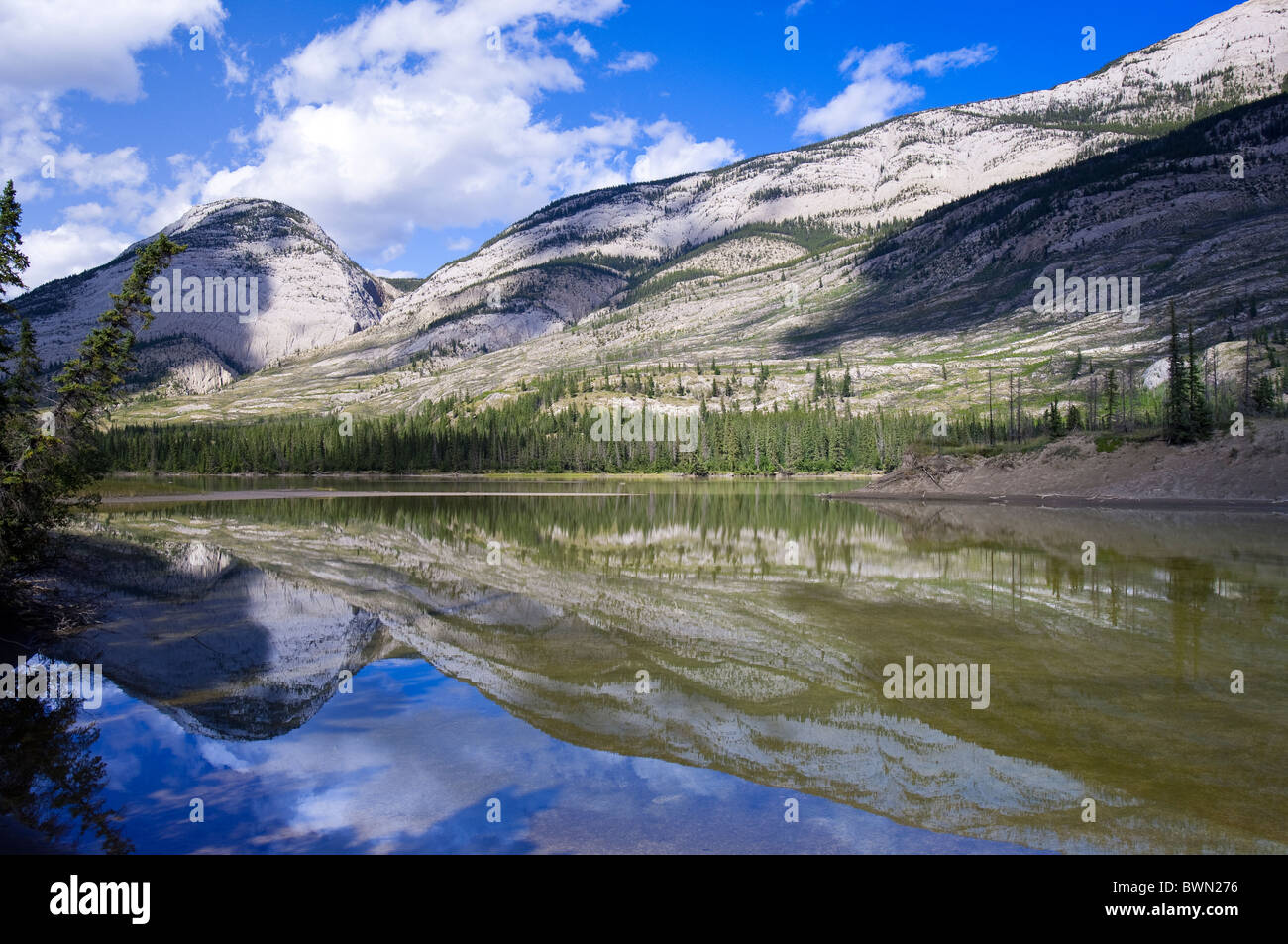 Ein Blick auf den See im Jasper National Park, Alberta, Kanada. Stockfoto