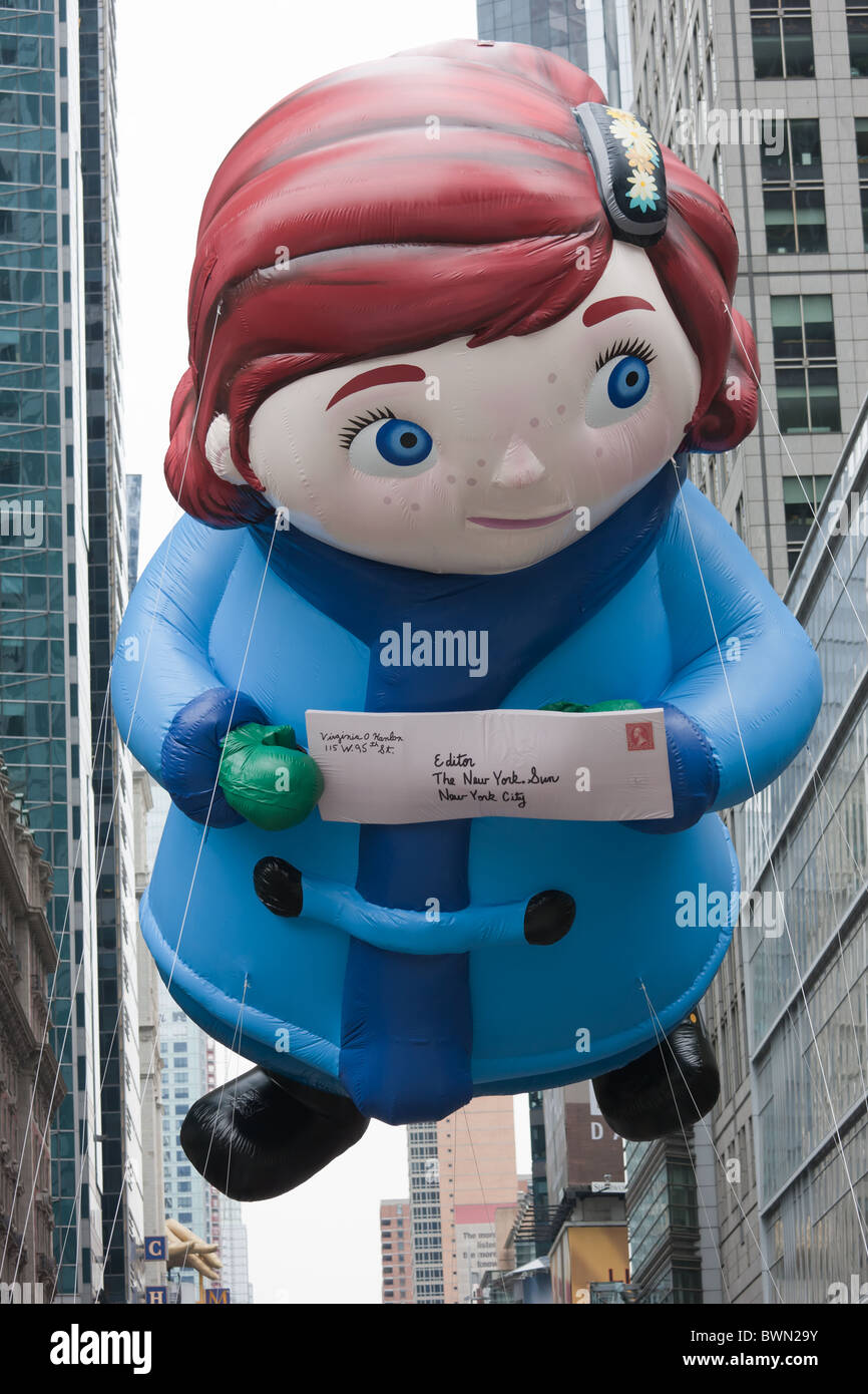 Die "Ja, Virginia" Helium gefüllten Ballon schwebt über Kopf während der 2010 Macy's Thanksgiving Day Parade in New York City. Stockfoto