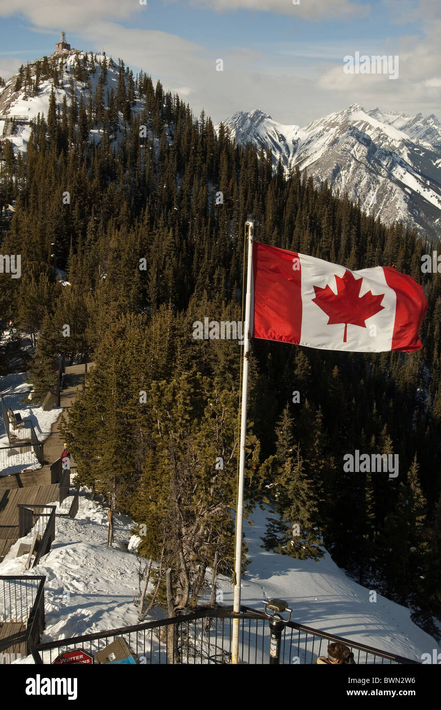 Kanadische Flagge auf dem Sulphur Mountain, Banff, Alberta, Kanada. Stockfoto