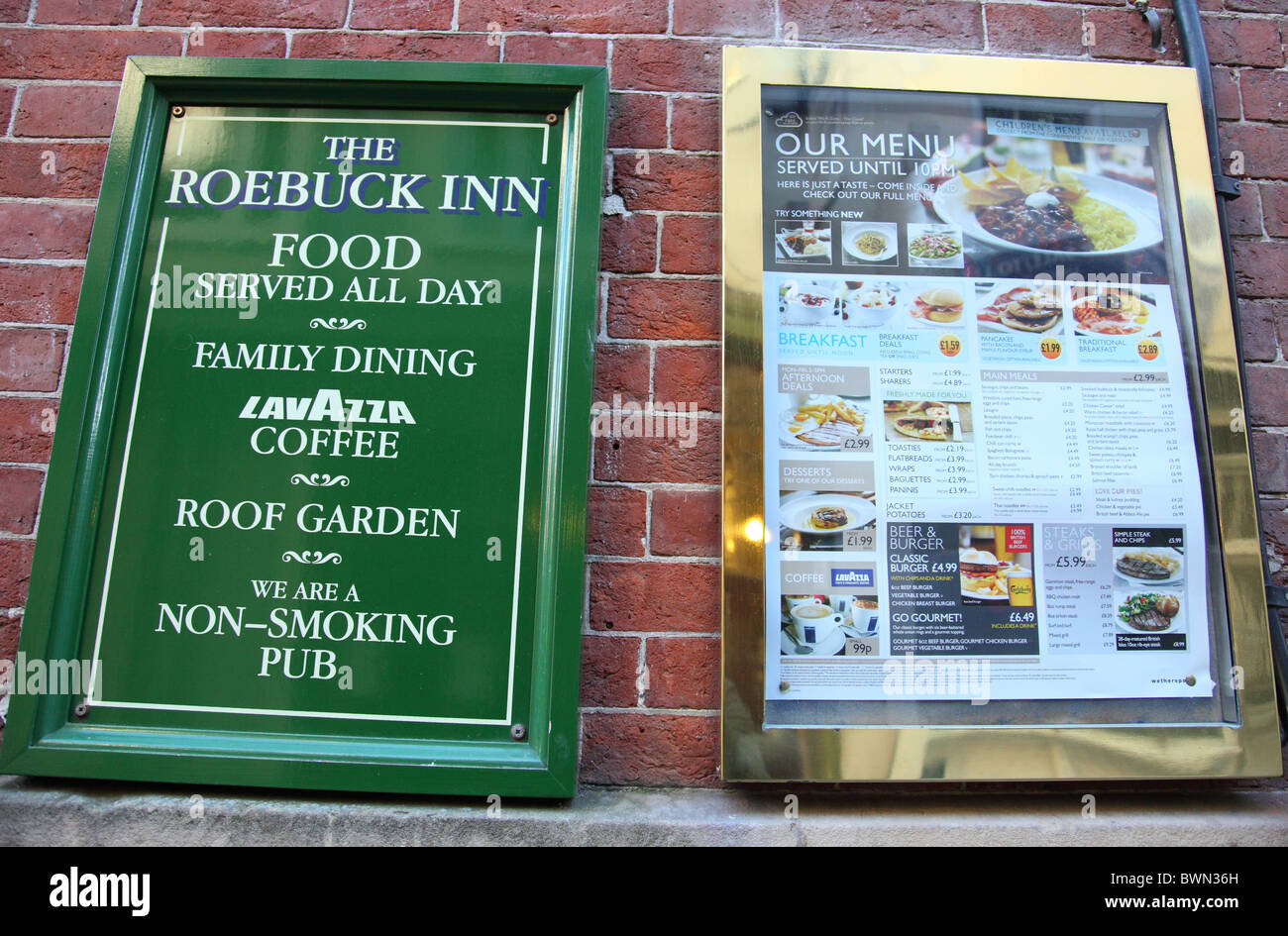 J. D. Wetherspoon Bar in einer Stadt, U.K. Stockfoto