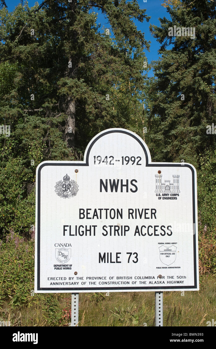 Zugang zum Beatton River Flight Strip am Alaska Highway '73' Meilenmarkierung, British Columbia, Kanada. Stockfoto