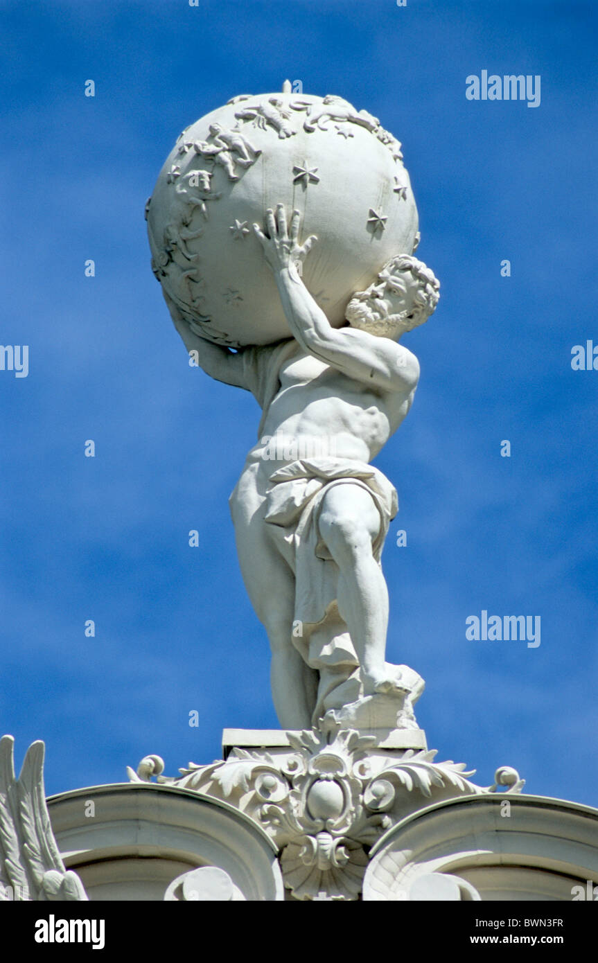 Deutschland Europa Linderhof Schloss Statue des Atlas Oberammergau Bayern des 19. Jahrhunderts Architektur Athena Atlas Stockfoto