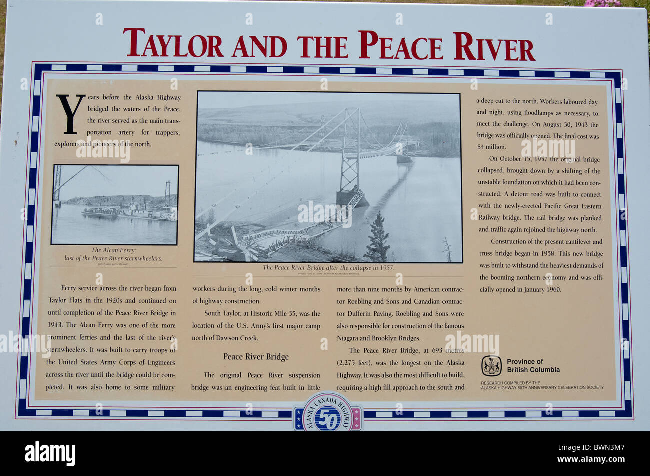 Taylor und Peace River Bridge Plaque Marker, British Columbia, Kanada. Stockfoto