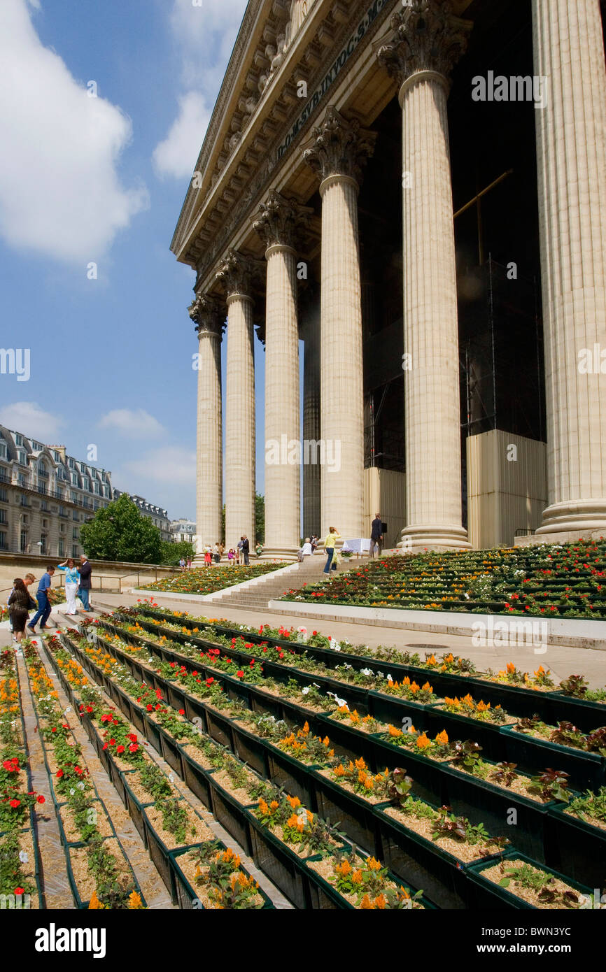 Europa in Paris Stadt La Madeleine Kirchengebäude Spalten Tempelarchitektur Neoklassizismus Klassizismus Stockfoto